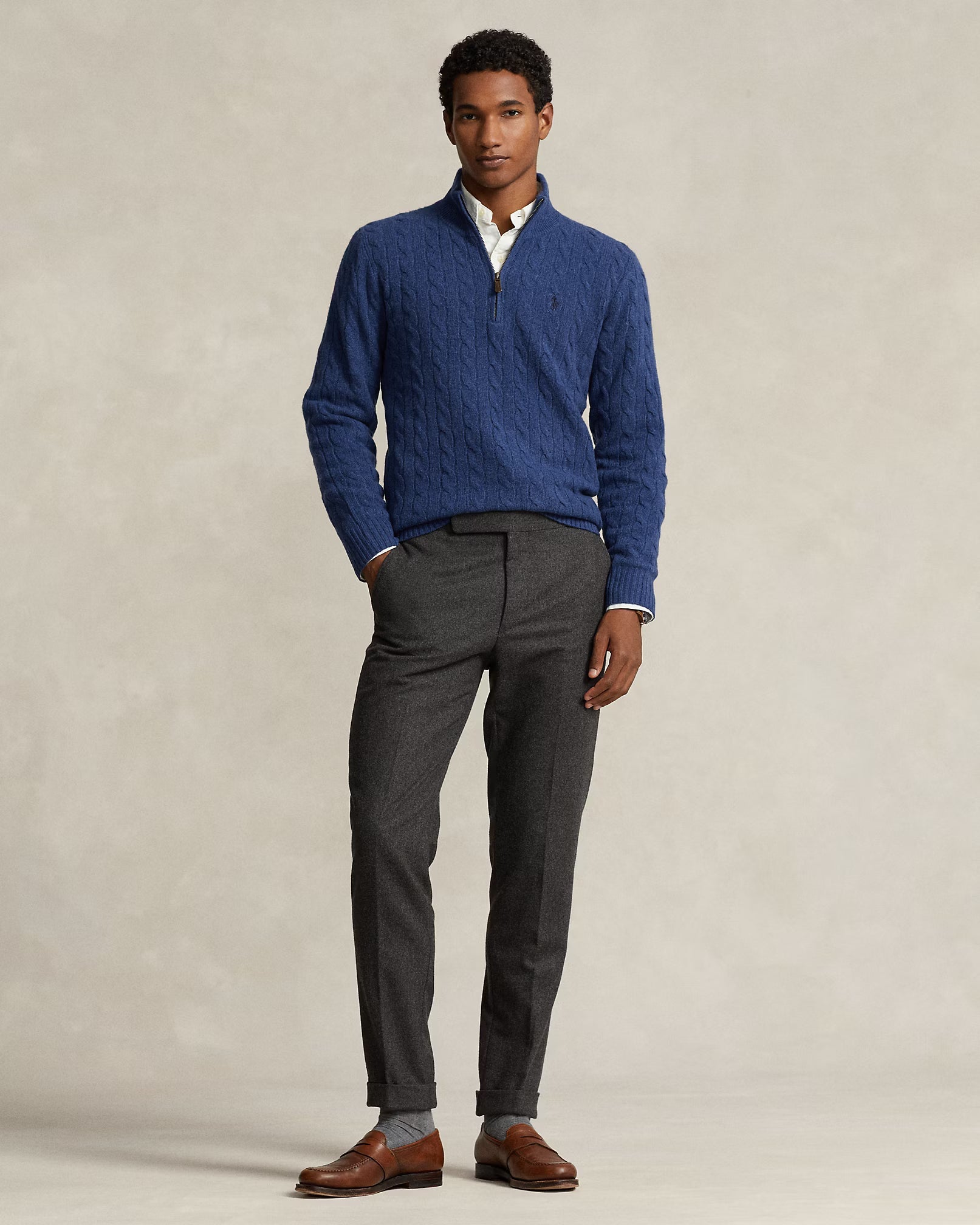 Uld- og cashmere sweater med flettet strik