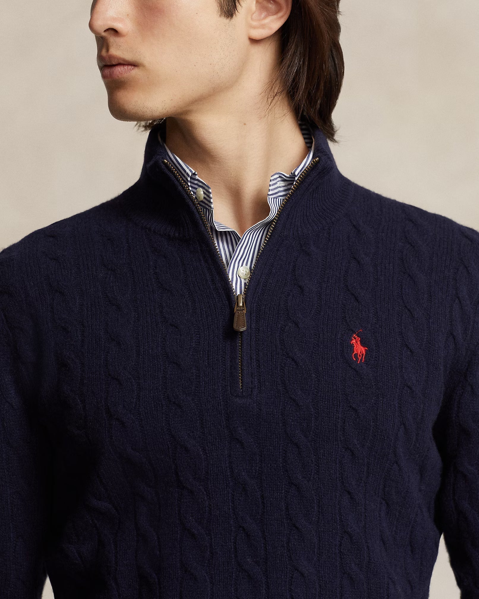 Woll- und Kaschmirpullover mit Flechtstrick