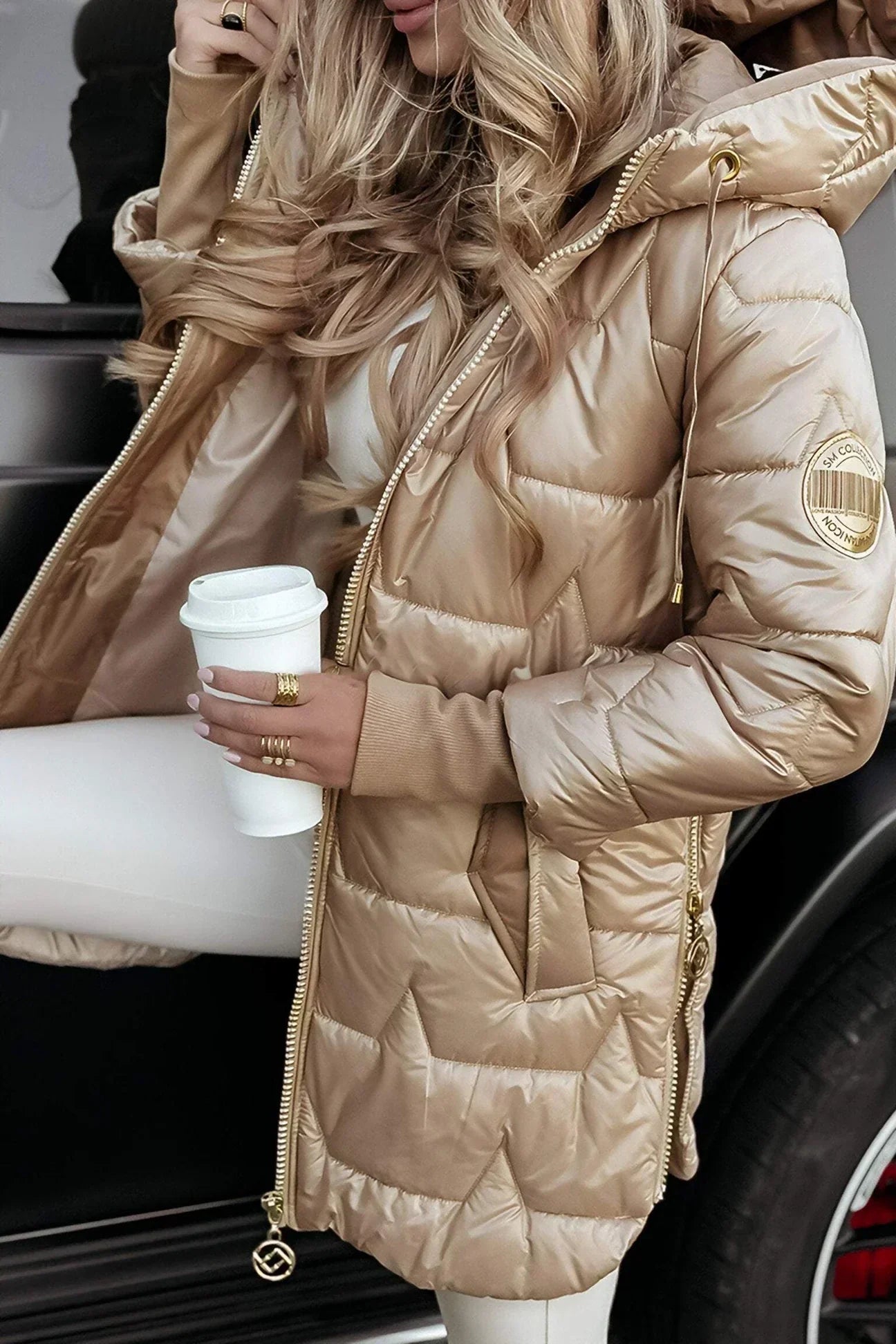 Ksena™ | Goldene Steppjacke für den Winter mit Kapuze