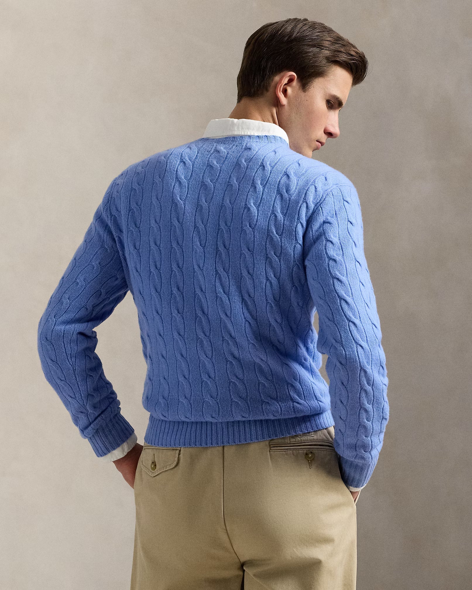 Jersey af uld og cashmere strikket med kabel
