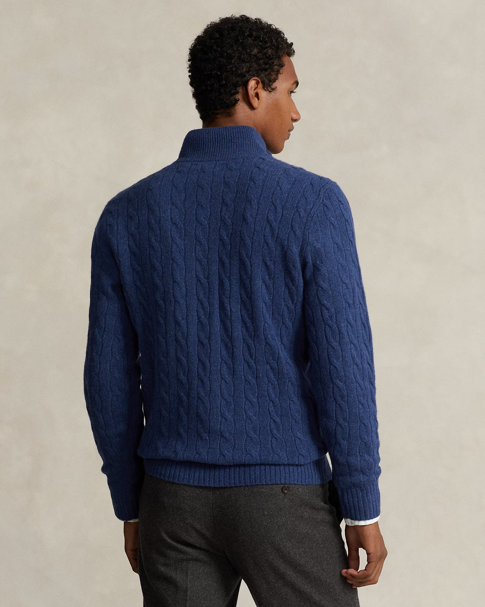 Woll- und Kaschmirpullover mit Flechtstrick