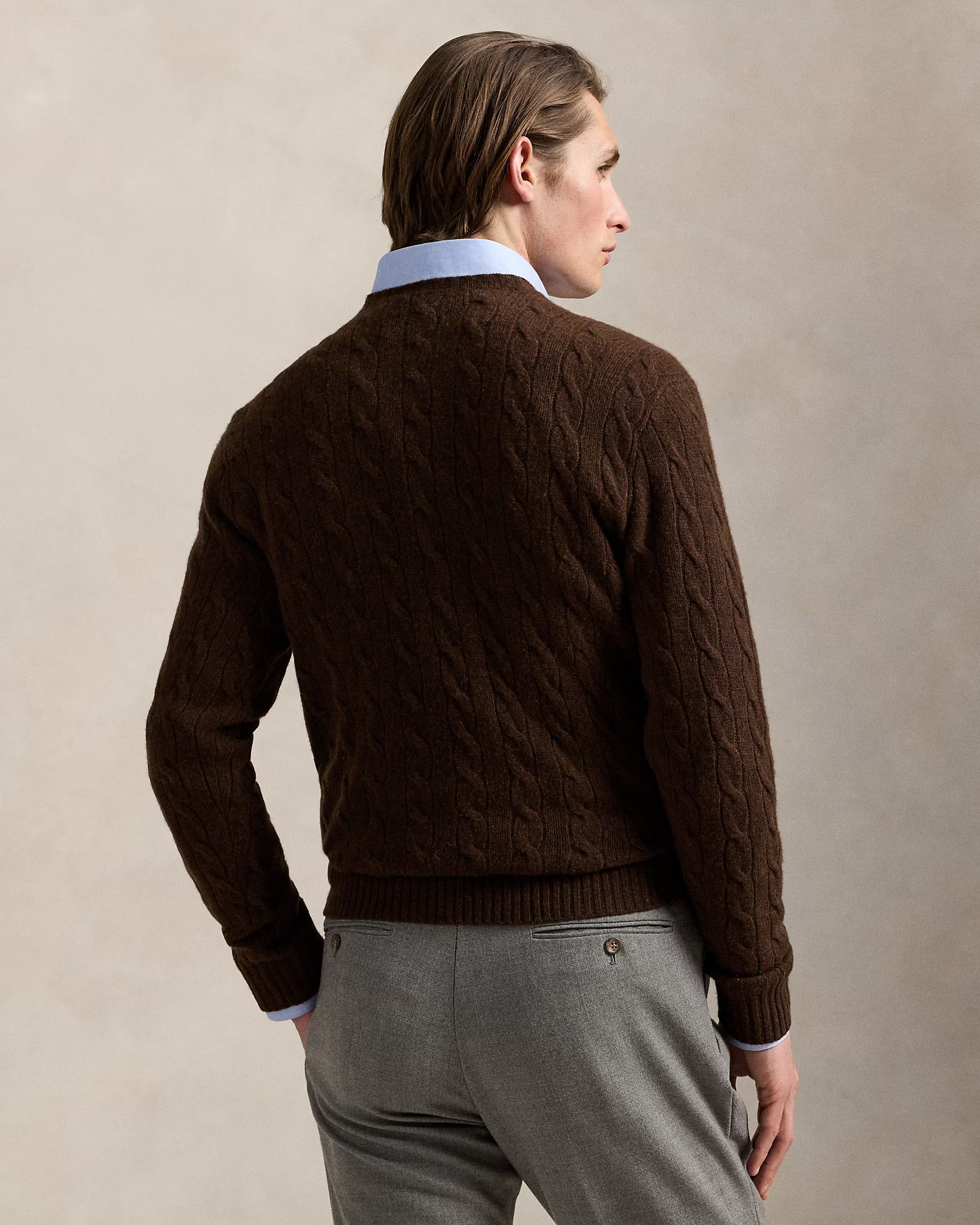 Jersey af uld og cashmere strikket med kabel