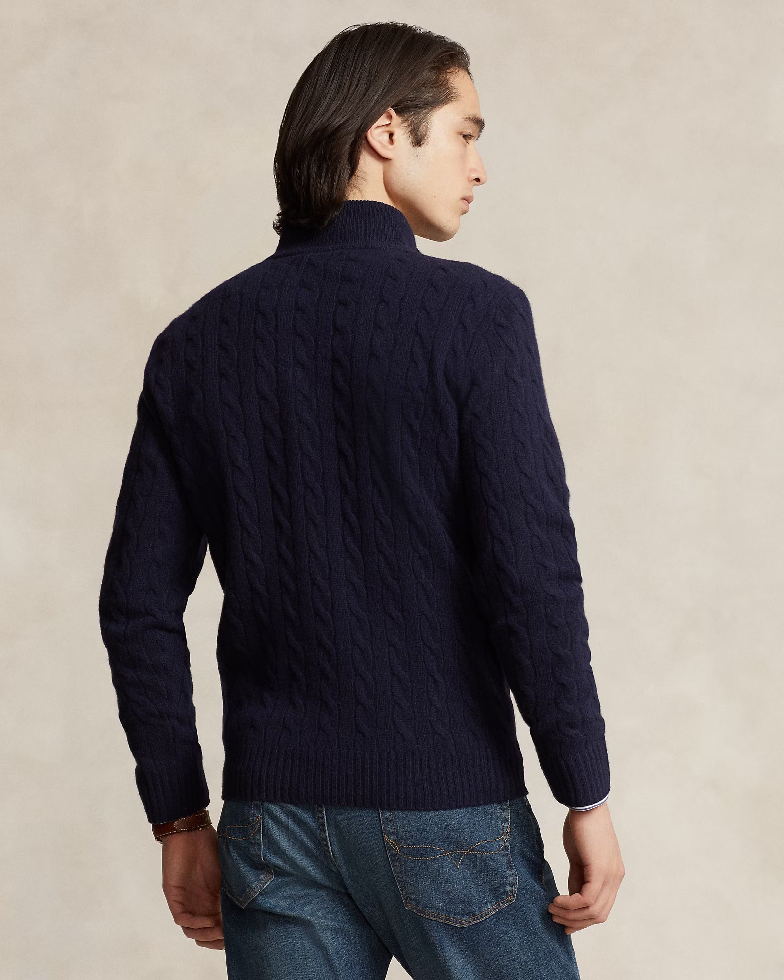 Woll- und Kaschmirpullover mit Zopfmuster