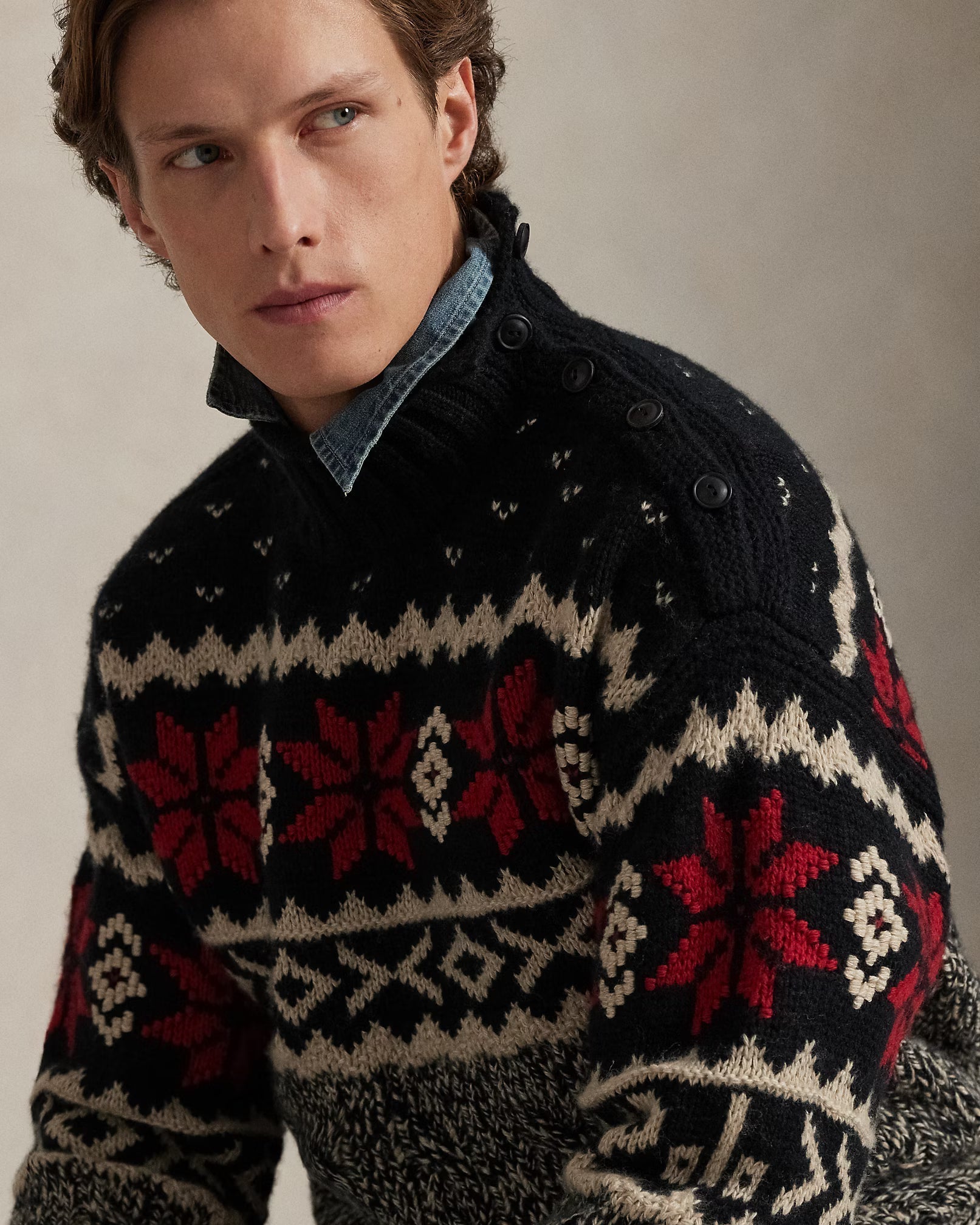 Hochgeschlossener Pullover aus Wollmischung mit Schneeflocken